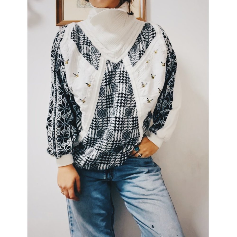 UNISEX - Vintage Quilted Eagle Sweater